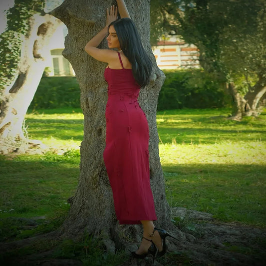 Robe longue à fines bretelles et appliqués floraux pour femme